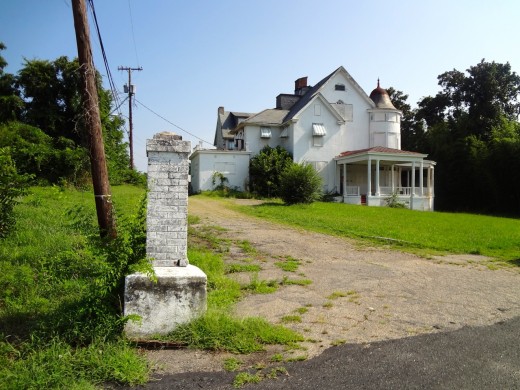 Corner Minor (2112 Monteiro Street)-2